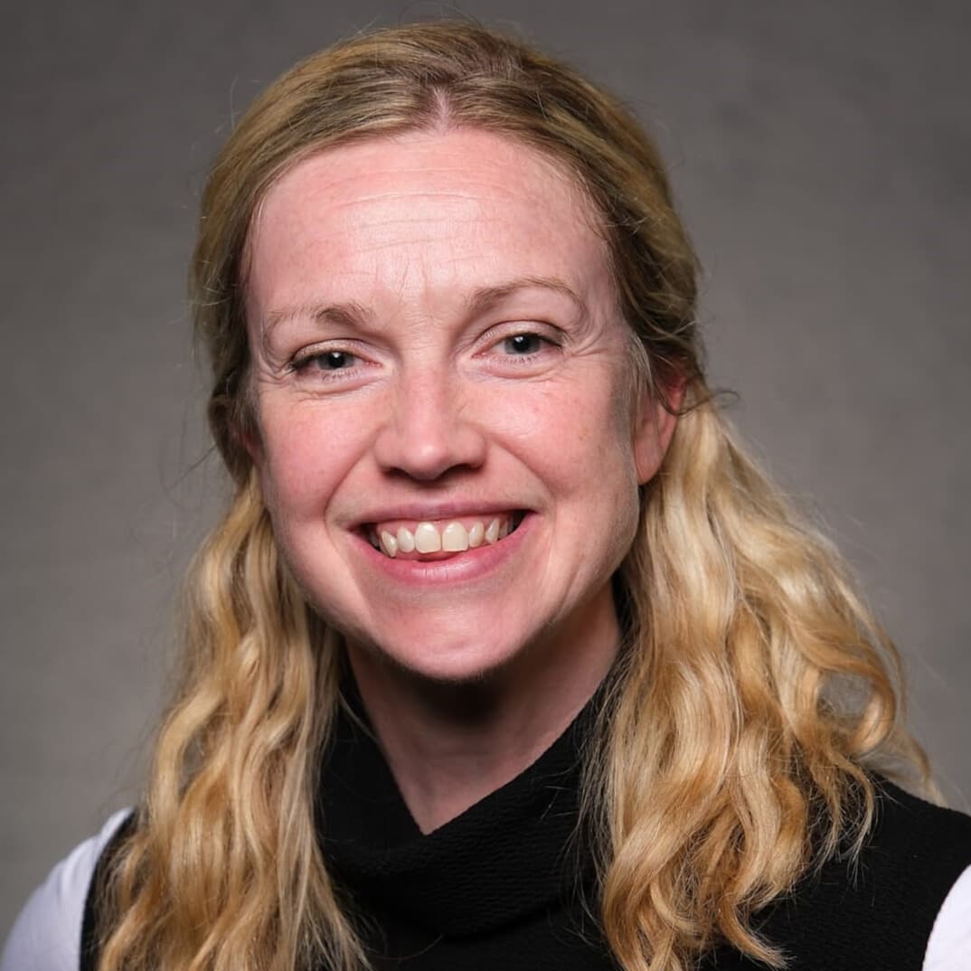 Rebecca Lee headshot.