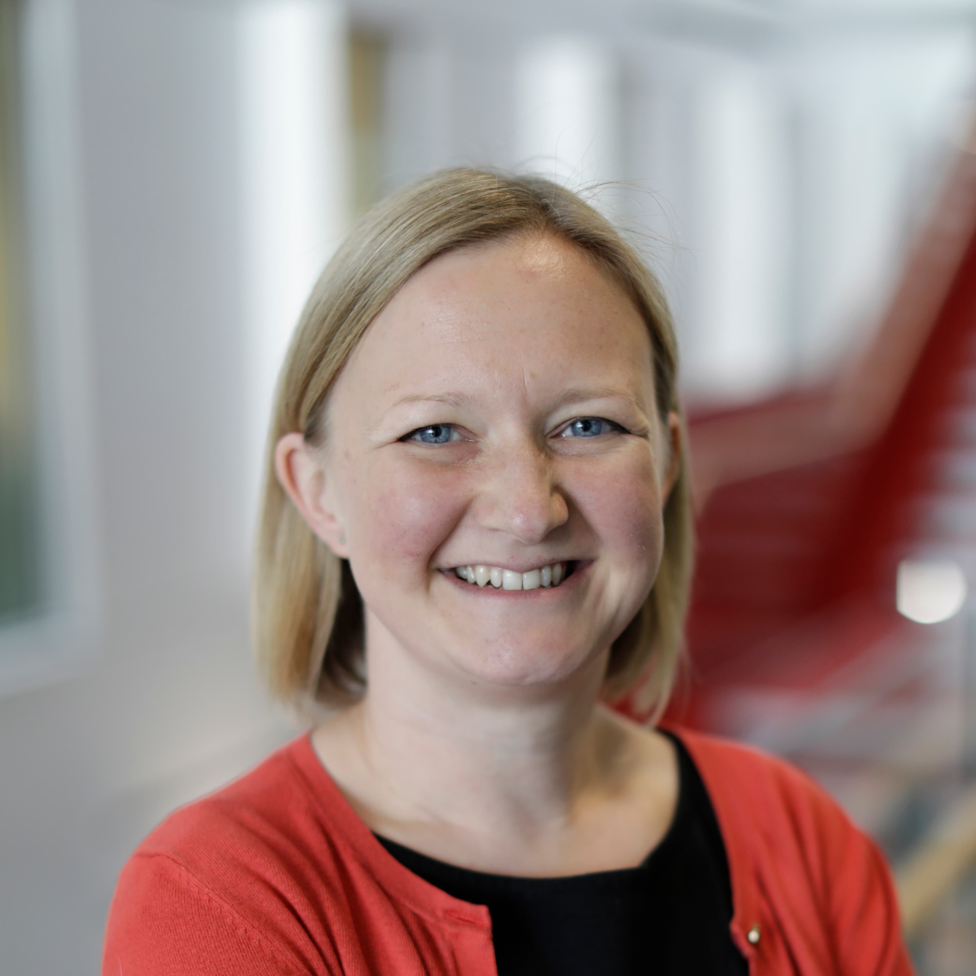 Alexis Barr headshot.