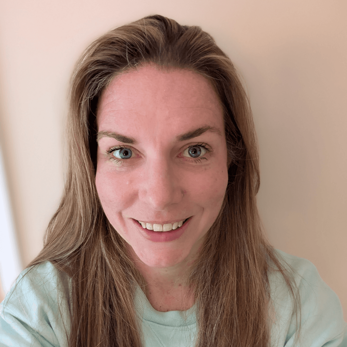 A portrait photo of Dr Elise Lang.