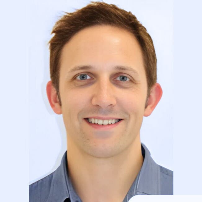 Alex Gordon-Weeks headshot.