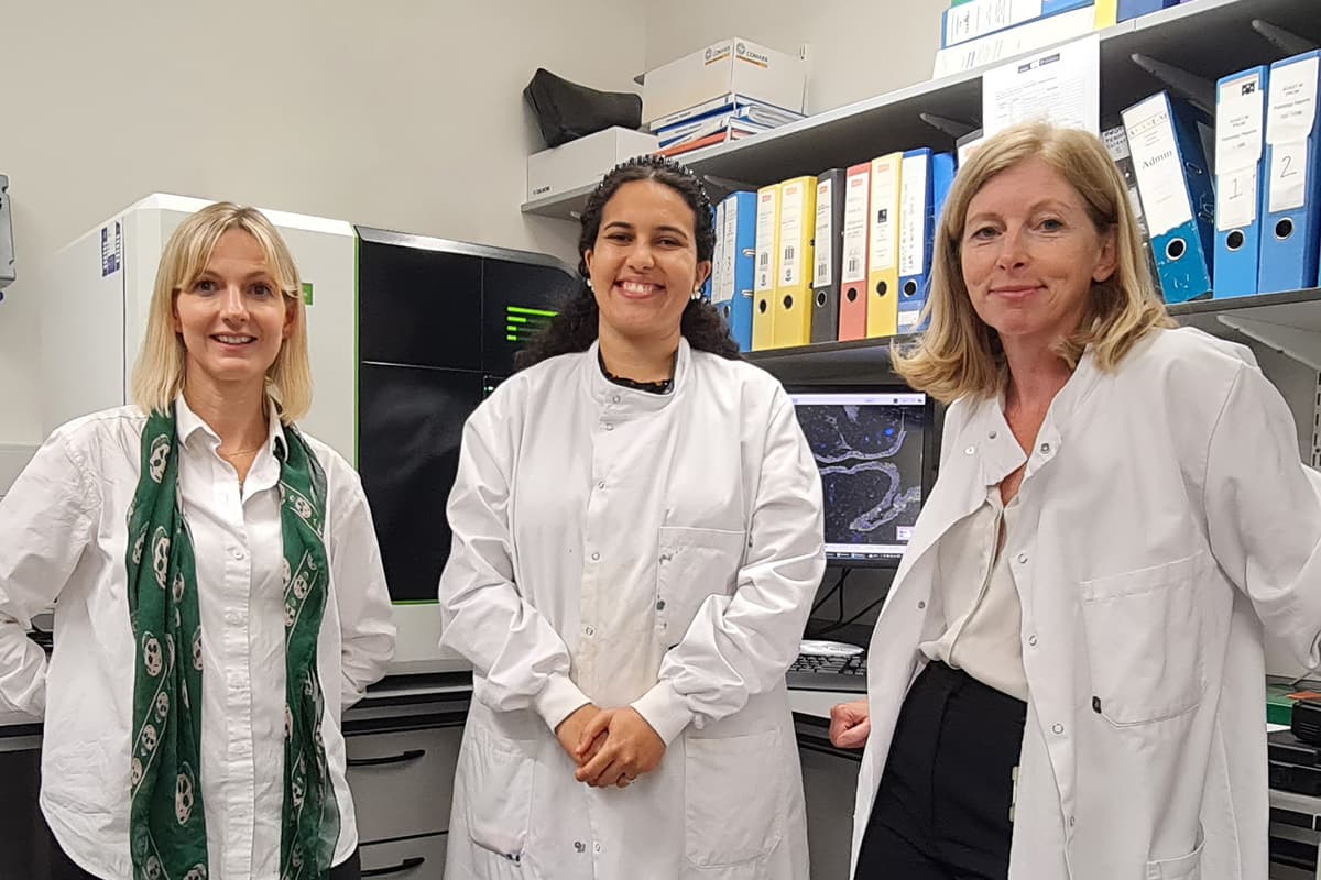 Photo of researchers Steph, Mirium and Sarah standing in a lab loking happy.