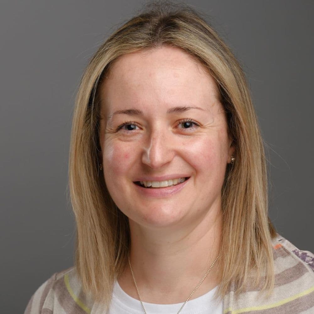 Elizabeth Roundhill headshot.