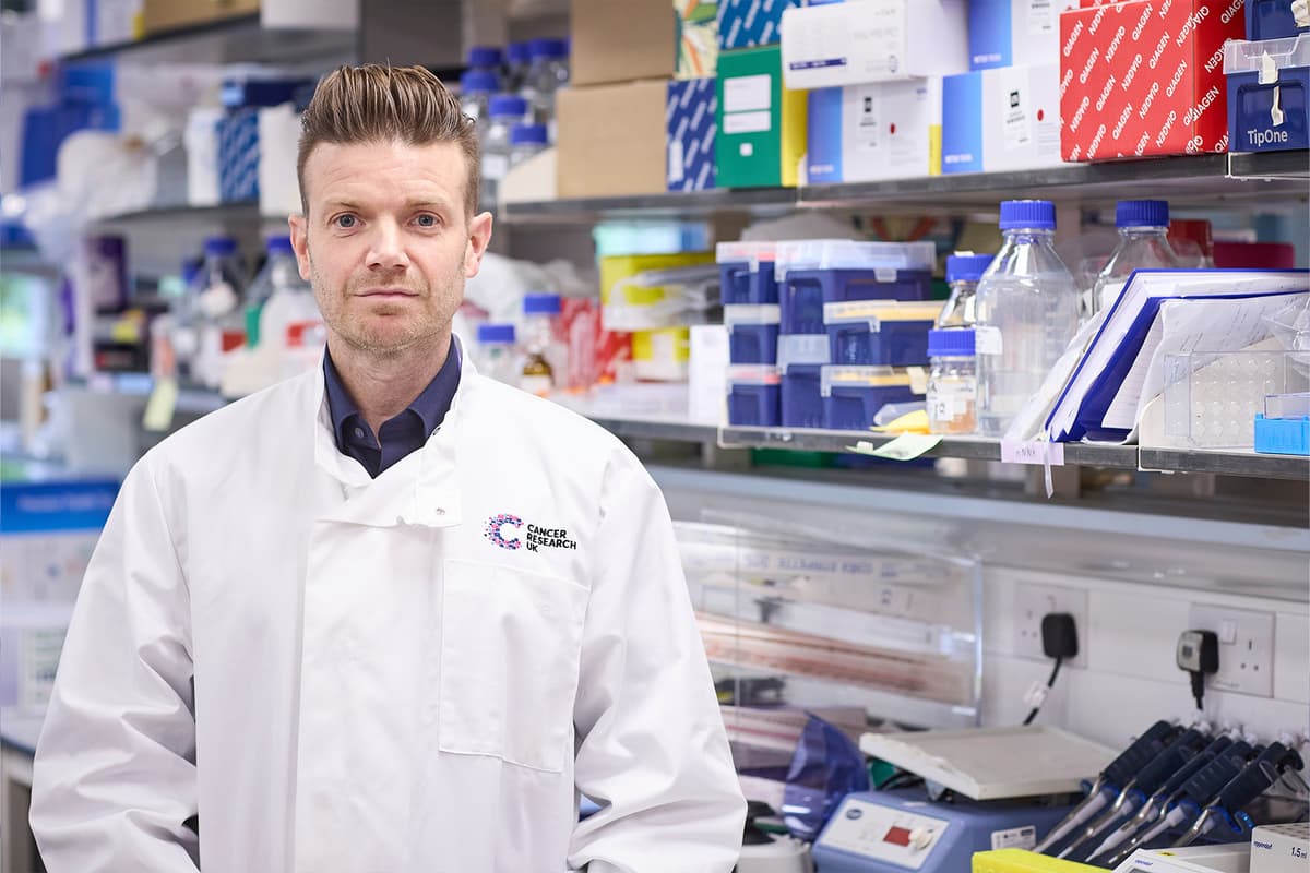 Scientist in laboratory.