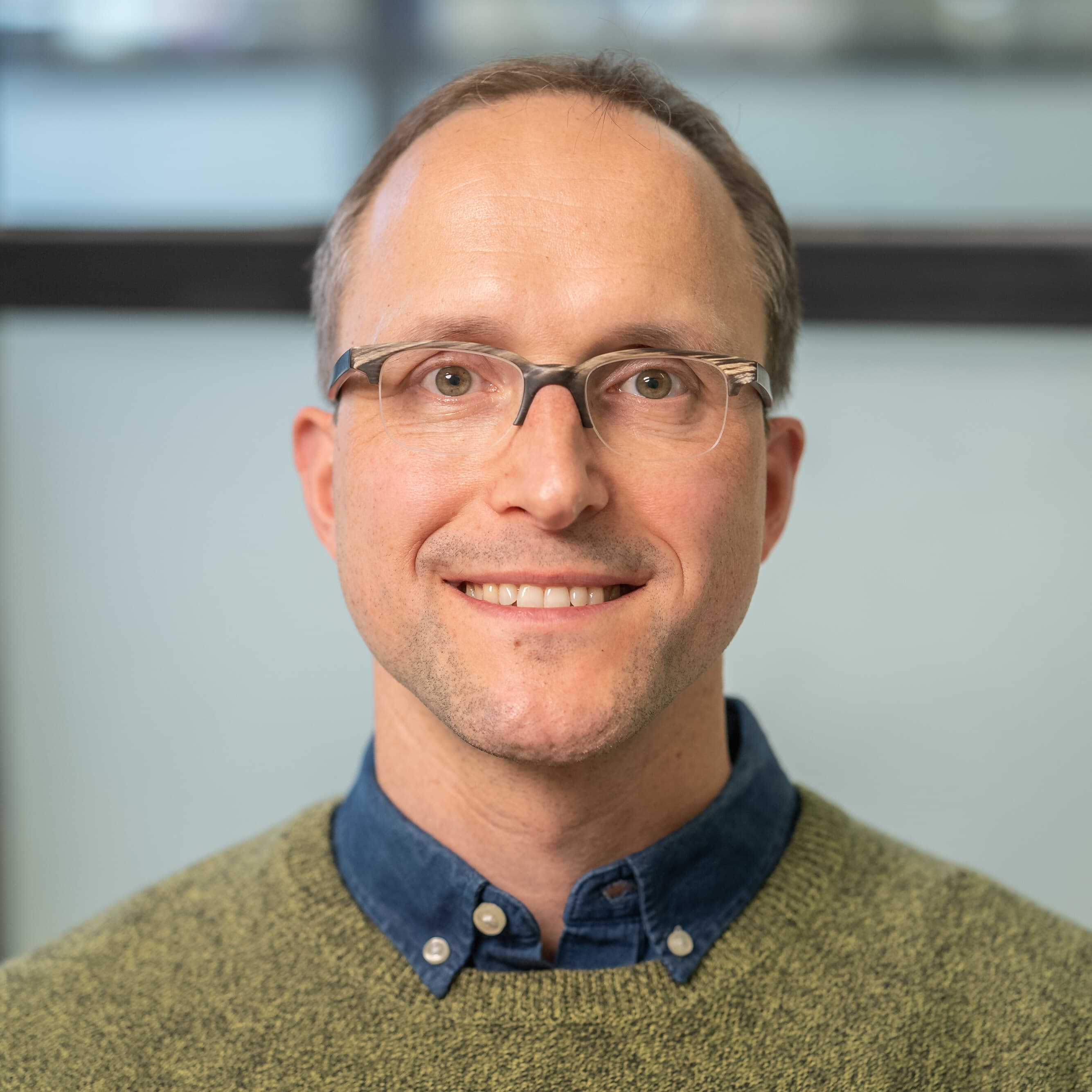 Sebastian Guettler headshot.