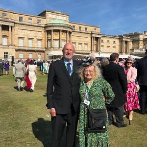 Wilson and Ruth outside Buckingham Palace