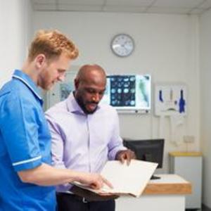 2 doctors talking