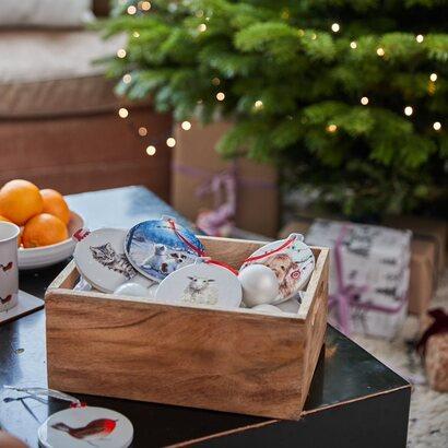 Christmas Shopping Helps Beat Cancer | Cancer Research UK