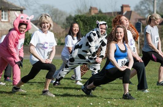 People lunging in the park