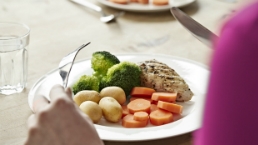 Healthy dinner of chicken and vegetables