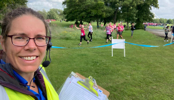 event assistant with clipboard