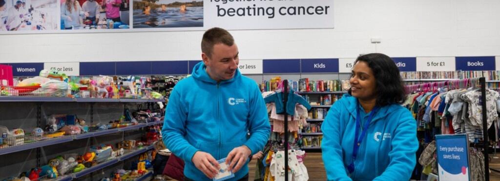 two volunteers working together