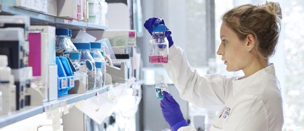 Philanthropy has played a huge part in many of our major scientific breakthroughs Young woman scientist working in lab