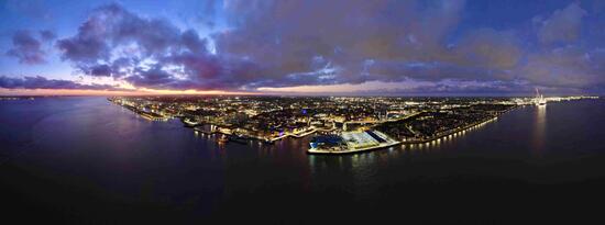 Image of Hull at night